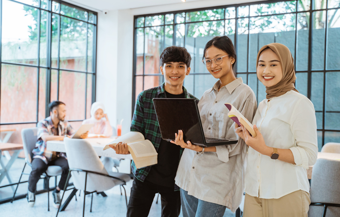 karyawan penuh waktu pekerja perawatan panti jompo berbayar Gambar rekrutmen