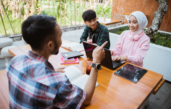 karyawan penuh waktu pekerja perawatan panti jompo berbayar Gambar rekrutmen